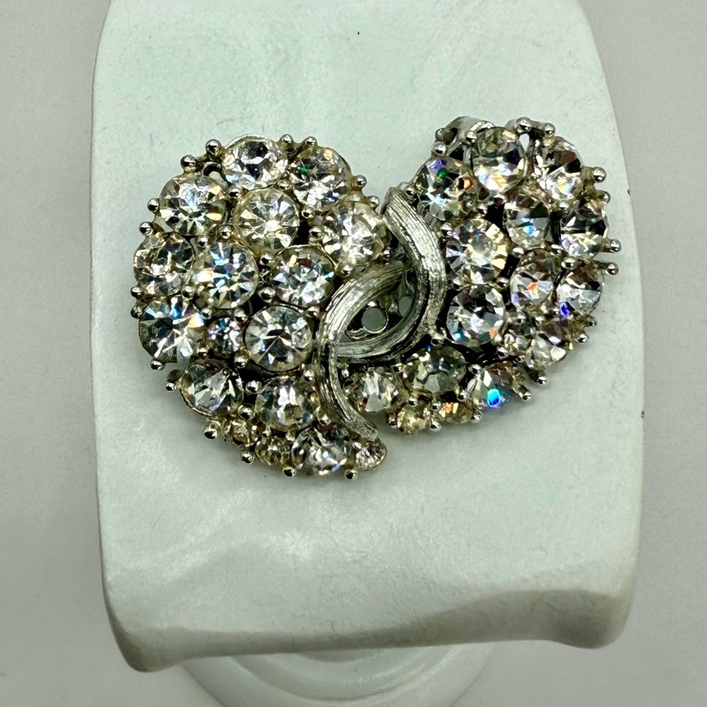 Vintage Lisner Beautiful Pair of 1980’s Clear Crystal Rhinestone Clip-On Silver